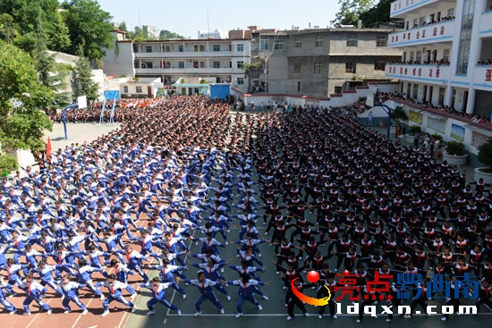 讓武術(shù)走進(jìn)校園之長(zhǎng)拳表演（陳亞林?jǐn)z影）.JPG