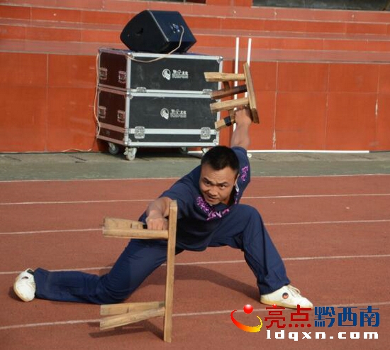武術(shù)表演《精忠報(bào)國》.jpg
