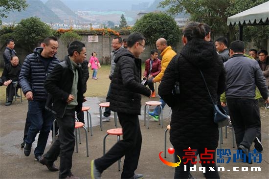 2017年迎新春活動(dòng) 之徒步健身出發(fā)前合影004.jpg