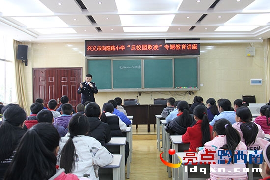 法制教育專題講座現(xiàn)場.jpg