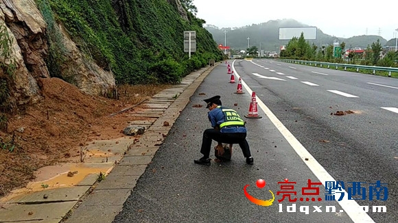 清理石塊.JPG
