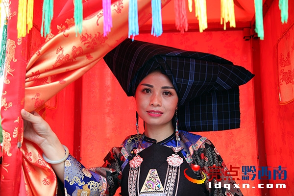 參加布依族傳統(tǒng)婚禮的布依女 郭澤玉攝 (9).JPG